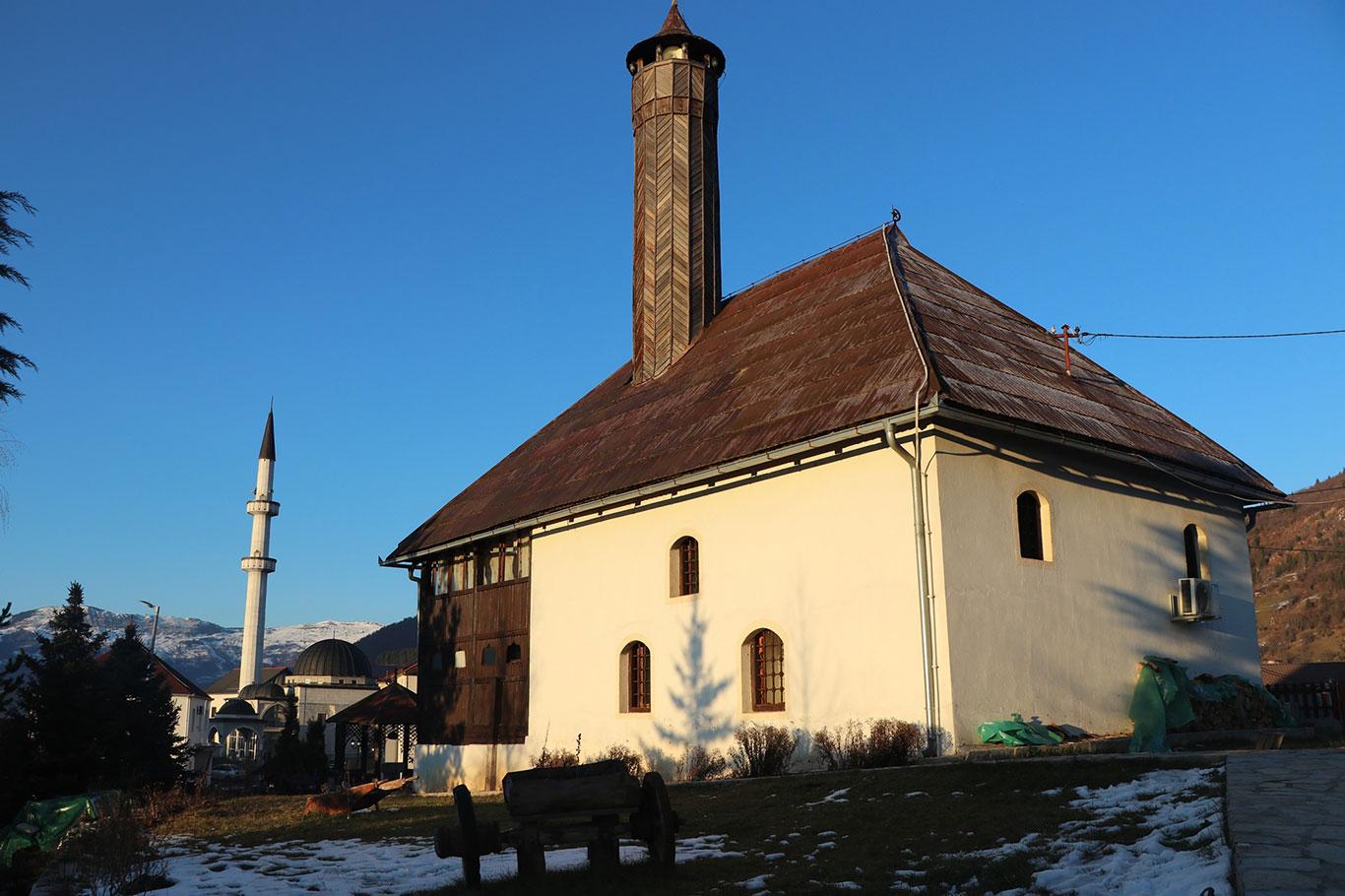 Karadağ'da inşa edilen ilk camide 5 asırdır ezanlar hiç susmadı